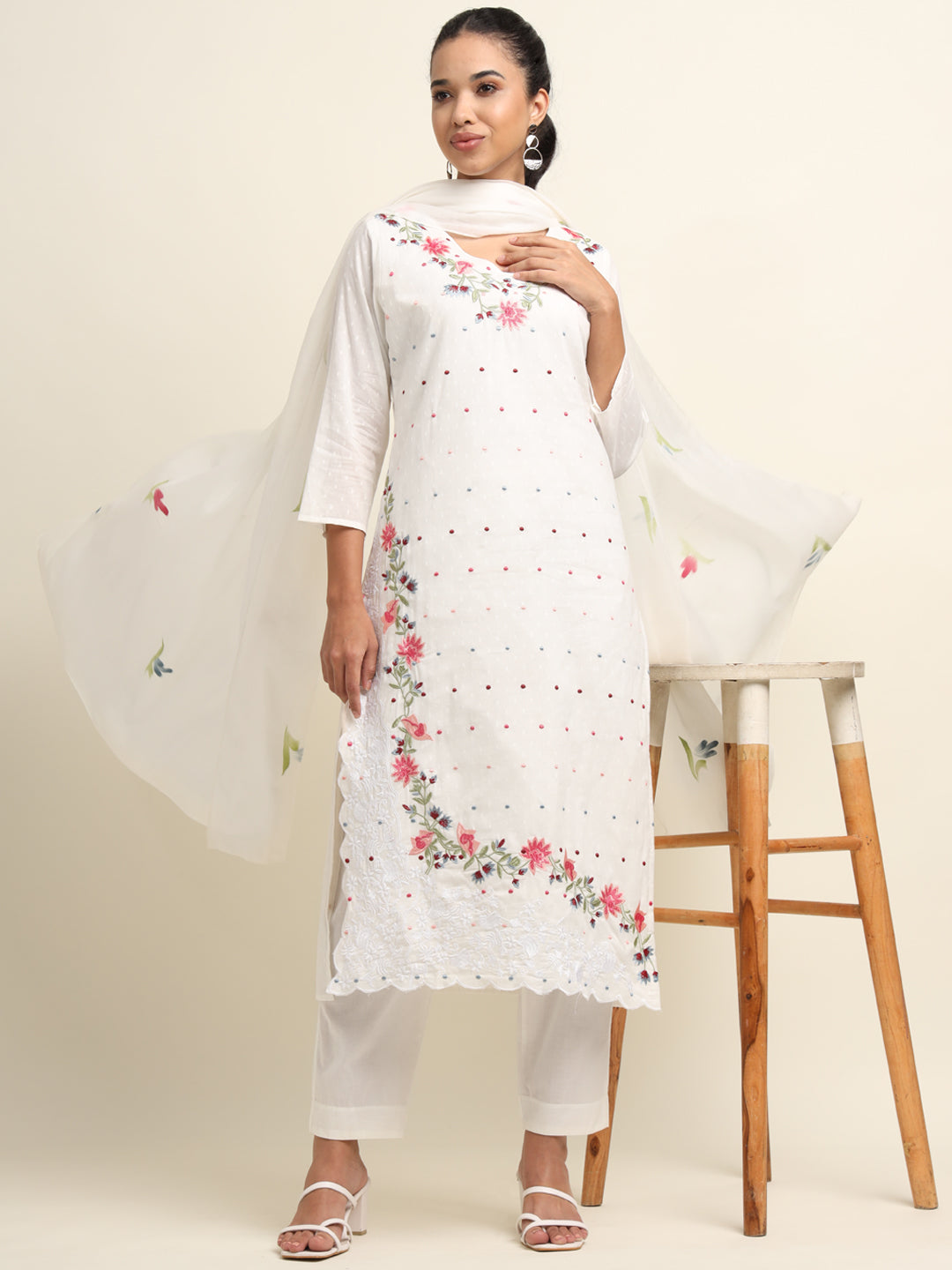 Women’s Day Gifting Guide: Discover Elegant Ethnic Wear for Every Woman in Your Life At Zari Jaipur