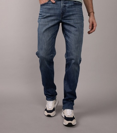 Jeans Fit Guide: How American Eagle Jeans Fit Differently from Jeans of Other Brand